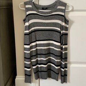 A grey and white sweater with stylish sleeves